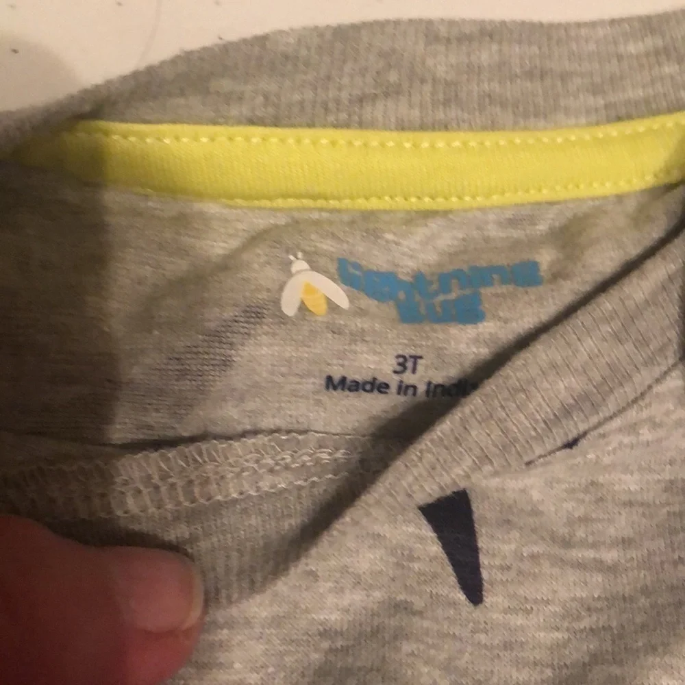 Boys short set (new)lightening bug. Sz 3 nwot